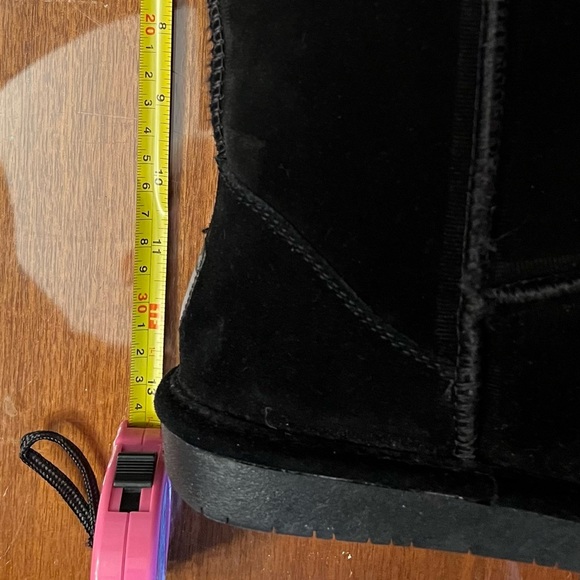 Bearpaw SZ woman’s 9, black suede leather, snow boot. - Picture 11 of 12